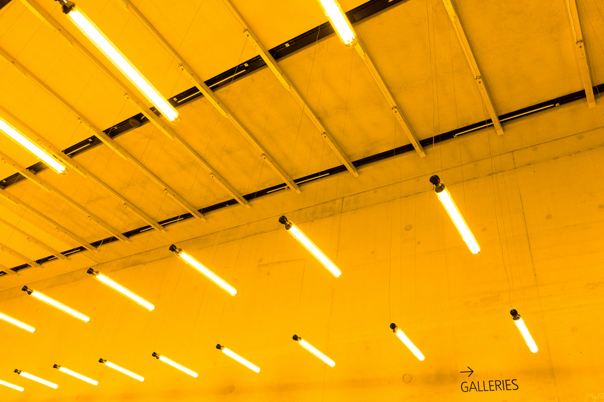SOX Low Pressure Sodium LPS Lamps in Art Gallery Ceiling Installation – Monochromatic Amber 589nm Light